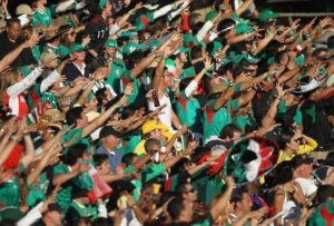 La tribuna del Tri y su grito de guerra.