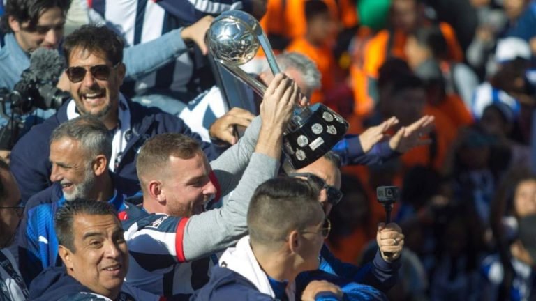 rayados-de-monterrey-celebra-el-txtulo-con-sus-aficionados_crop1577733746743.jpg_2117925592