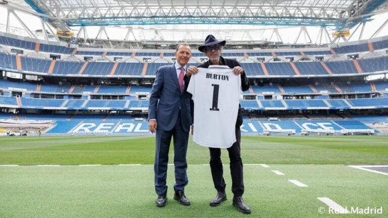 TIMBURTONVISITASANTIAGOBERNABÉU2