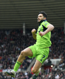 Raúl Jiménez firma doblete y amplía su récord perfecto desde el penal