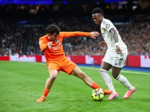 Real Madrid aprovecha 2 penales y golea a la Real Sociedad. Arbeloa apunta a Lisboa