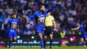 Pumas remonta a Puebla y se mantiene invicto en la Liga MX