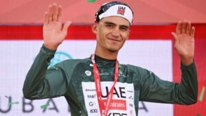 Isaac del Toro gana la primera etapa y asume el liderato del UAE Tour