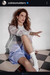 COBIE SMULDERS CUMPLE 44 AÑOS DE ELEGANCIA, TALENTO Y CELEBRA CON SU NUEVO ROL EN EL MUNDIAL 2026