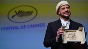 JOHN TRAVOLTA SE LUCE EN CANNES 2026 CON UNA IMAGEN FRESCA Y REJUVENECIDA