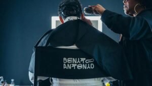 DE LOS ESCENARIOS A LAS TIENDAS: BAD BUNNY Y ZARA REVOLUCIONAN LA MODA CON “BENITO ANTONIO”
