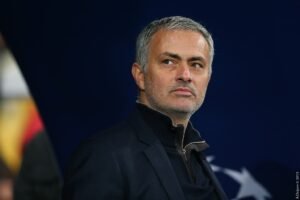 Mourinho vuelve al Bernabéu y el Real Madrid reabre su capítulo más incendiario