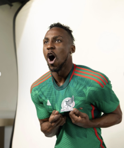 Quiñones despeja dudas y responde con gol en el debut mundialista de México