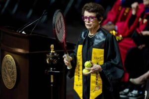 EL “MATCH POINT” MÁS ESPERADO: BILLIE JEAN KING SE GRADÚA DE LA UNIVERSIDAD A LOS 82 AÑOS