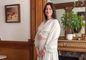 ¡BABY, I’M YOURS! ANNE HATHAWAY ROMPE EL INTERNET AL ANUNCIAR SU TERCER EMBARAZO